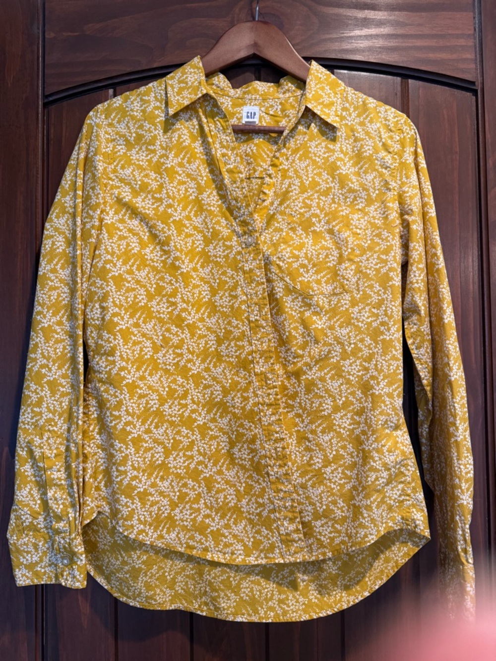 GAP Men's Yellow Floral Long-Sleeve Button-Down Shirt
